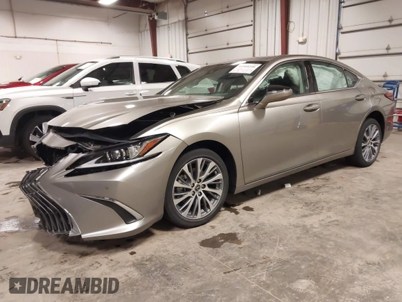 2021 Lexus ES 250 z VIN 58AD11D11MU007968, wystawiony jako IAAI lot #41968246 z przebiegiem 11 522 mil mil oraz . Historia ofert i sprzedaży dostępna na DreamBid. Obrazek 2.