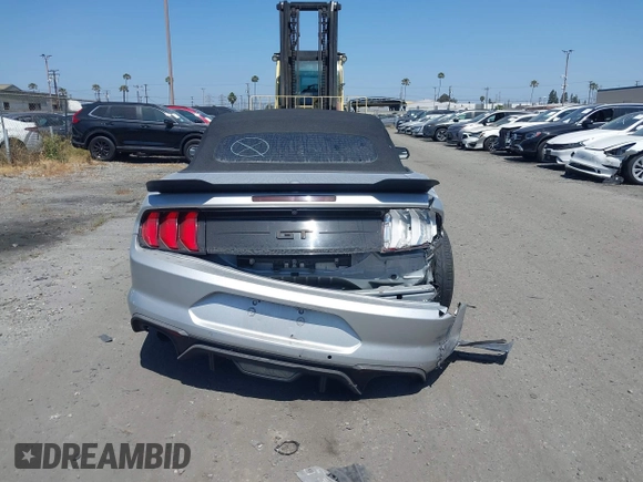 2018 Ford Mustang GT Premium z VIN 1FATP8FF3J5155512, wystawiony jako IAAI lot #42136242 z przebiegiem 94 230 mil mil oraz . Historia ofert i sprzedaży dostępna na DreamBid. Obrazek 16.