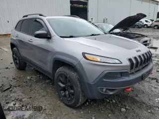 2018 Jeep Cherokee Trailhawk Leather Plus z VIN 1C4PJMBX1JD512857, wystawiony jako Copart lot #58730535 z przebiegiem 104 252 mil mil oraz Tytuł czysty. Historia ofert i sprzedaży dostępna na DreamBid. Obrazek 4.