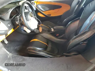 2016 McLaren 570S z VIN SBM13DAA7GW000814, wystawiony jako Copart lot #55457784 z przebiegiem 31 324 mil mil oraz . Historia ofert i sprzedaży dostępna na DreamBid. Obrazek 7.