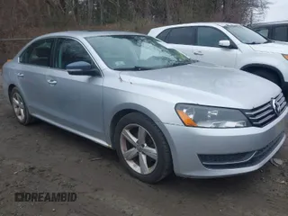 2013 Volkswagen Passat SE w/Sunroof with VIN 1VWBP7A35DC057172, listed as a IAAI auction lot 42027526 with 226,031 mi miles. Bid and sale history available at carsss.com. Image 1.