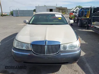 2001 Lincoln Town Car Cartier z VIN 1LNHM83W81Y706332, wystawiony jako IAAI lot #42125002 z przebiegiem Nie podano mil oraz . Historia ofert i sprzedaży dostępna na DreamBid. Obrazek 11.