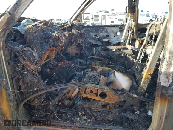 2003 GMC Sierra 2500HD SLE z VIN 1GTHK29U33E101443, wystawiony jako Copart lot #43311685 z przebiegiem Nie podano mil oraz Nie do naprawy • Non repairable. Historia ofert i sprzedaży dostępna na DreamBid. Obrazek 7.