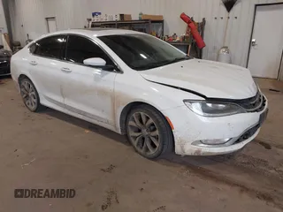 2015 Chrysler 200 C z VIN 1C3CCCEG7FN601806, wystawiony jako IAAI lot #41044329 z przebiegiem 175 728 mil mil oraz . Historia ofert i sprzedaży dostępna na DreamBid. Obrazek 1.