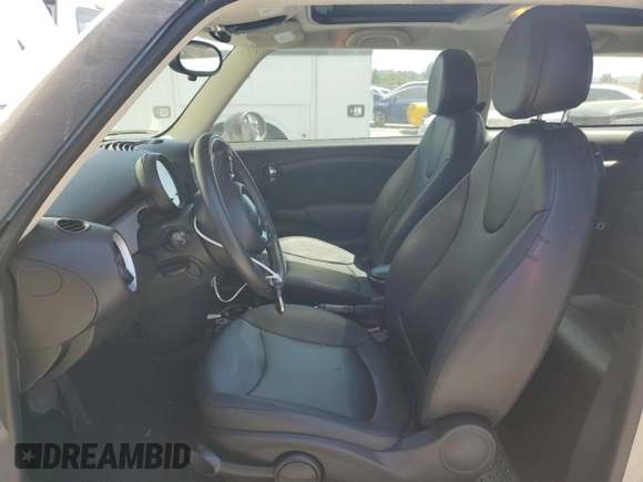 2013 MINI Hardtop with VIN WMWSU3C51DT682510, listed as a Copart auction lot 63879335 with 227,748 mi miles and Clean title. Bid and sale history available at DreamBid. Image 7.