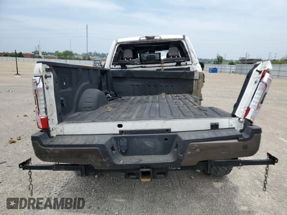 2017 Ford F-350 Platinum z VIN 1FT8W3BT6HEE91411, wystawiony jako Copart lot #60792275 z przebiegiem 131 786 mil mil oraz Szkoda całkowita • Salvage title. Historia ofert i sprzedaży dostępna na DreamBid. Obrazek 6.