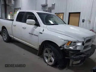 2011 Ram 1500 Big Horn z VIN 1D7RV1GT8BS565673, wystawiony jako IAAI lot #42217516 z przebiegiem 147 532 mil mil oraz . Historia ofert i sprzedaży dostępna na DreamBid. Obrazek 1.