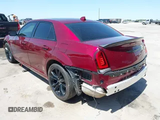 2019 Chrysler 300 with VIN 2C3CCABGXKH686121, listed as a IAAI auction lot 41995862 with 50,577 mi miles. Bid and sale history available at carsss.com. Image 3.
