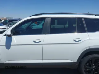 2023 Volkswagen Atlas SE с VIN 1V2JR2CA8PC548121, выставлен на аукционе IAAI как лот 42129010 с пробегом 42 621 миль миль и . История ставок и продаж доступна на DreamBid. Изображение 14.