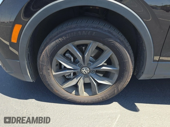 2024 Volkswagen Tiguan SE with VIN 3VV3B7AX8RM076346, listed as a IAAI auction lot 42734323 with 29,573 mi miles and . Bid and sale history available at DreamBid. Image 11.