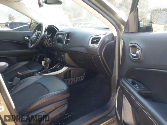 2018 Jeep Compass Latitude with VIN 3C4NJCBB2JT462065, listed as a IAAI auction lot 41985263 with 38,863 mi miles. Bid and sale history available at carsss.com. Image 5.