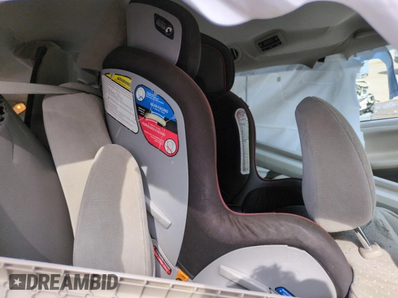 2018 Toyota Sienna LE Auto Access Seat with VIN 5TDKZ3DC8JS914225, listed as a Copart auction lot 60652575 with 66,303 mi miles and Salvage title. Bid and sale history available at DreamBid. Image 11.