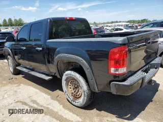 2007 GMC Sierra Denali z VIN 2GTEK638271695441, wystawiony jako Copart lot #57861314 z przebiegiem 233 123 mil mil oraz Szkody całkowita. Historia ofert i sprzedaży dostępna na DreamBid. Obrazek 2.