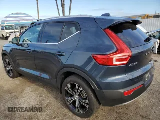 2022 Volvo XC40 Inscription z VIN YV4162UL0N2787155, wystawiony jako Copart lot #49329705 z przebiegiem Nie podano mil oraz Szkoda całkowita • Salvage title. Historia ofert i sprzedaży dostępna na DreamBid. Obrazek 2.
