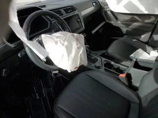 2024 Volkswagen Tiguan Wolfsburg Edition z VIN 3VVAB7AX9RM220316, wystawiony jako Copart lot #49146475 z przebiegiem Nie podano mil oraz Szkoda całkowita • Salvage title. Historia ofert i sprzedaży dostępna na DreamBid. Obrazek 7.
