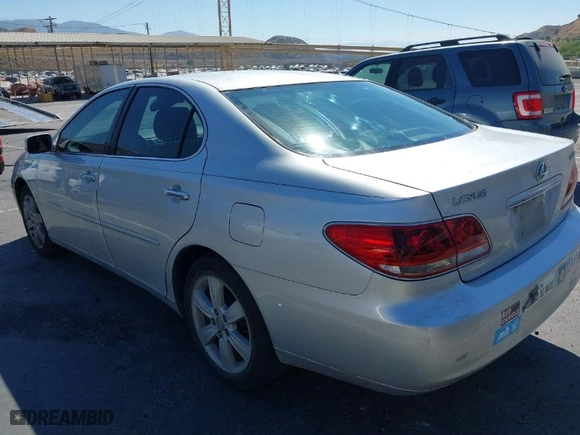2006 Lexus ES 330 with VIN JTHBA30G965165348, listed as a IAAI auction lot 40218944 with 208,594 mi miles. Bid and sale history available at carsss.com. Image 3.