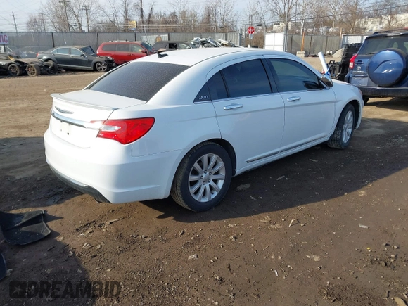 2013 Chrysler 200 Limited with VIN 1C3CCBCG9DN504407, listed as a IAAI auction lot 41790307 with 152,461 mi miles. Bid and sale history available at carsss.com. Image 4.