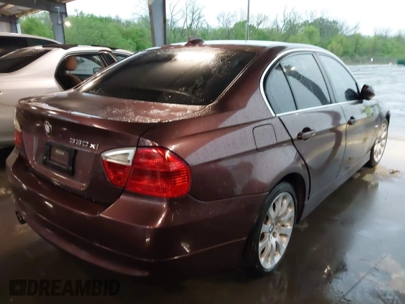 2006 BMW 3 Series 330xi with VIN WBAVD33526KV59403, listed as a IAAI auction lot 41908734 with 136,349 mi miles. Bid and sale history available at carsss.com. Image 4.