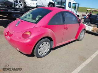 1998 Volkswagen New Beetle with VIN 3VWBB61C5WM032010, listed as a IAAI auction lot 41956207 with 206,776 mi miles. Bid and sale history available at carsss.com. Image 4.
