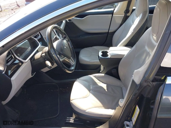 2013 Tesla Model S with VIN 5YJSA1CN7DFP26335, listed as a IAAI auction lot 41529752 with 247,789 mi miles. Bid and sale history available at carsss.com. Image 5.