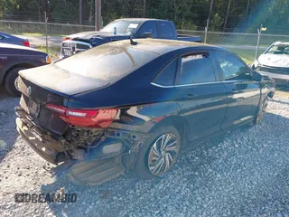 2020 Volkswagen Jetta SEL z VIN 3VWE57BU2LM093697, wystawiony jako IAAI lot #40437984 z przebiegiem 76 803 mil mil oraz . Historia ofert i sprzedaży dostępna na DreamBid. Obrazek 4.