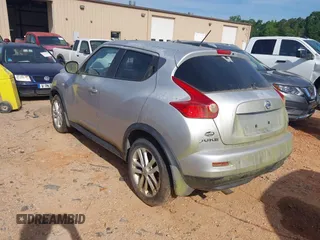 2013 Nissan Juke SL z VIN JN8AF5MV1DT208256, wystawiony jako IAAI lot #42272844 z przebiegiem 98 690 mil mil oraz . Historia ofert i sprzedaży dostępna na DreamBid. Obrazek 3.