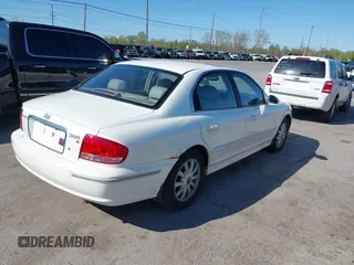 2005 Hyundai Sonata GLS with VIN KMHWF35H25A178921, listed as a IAAI auction lot 42076979 with 123,039 mi miles. Bid and sale history available at carsss.com. Image 4.