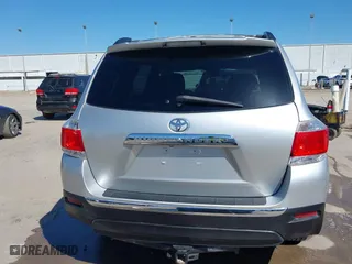 2011 Toyota Highlander with VIN 5TDZK3EH3BS041465, listed as a IAAI auction lot 41709017 with 183,674 mi miles. Bid and sale history available at carsss.com. Image 17.