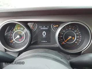 2018 Jeep Wrangler Unlimited Sport S z VIN 1C4HJXDG9JW169755, wystawiony jako IAAI lot #42686267 z przebiegiem 110 948 mil mil oraz . Historia ofert i sprzedaży dostępna na DreamBid. Obrazek 7.