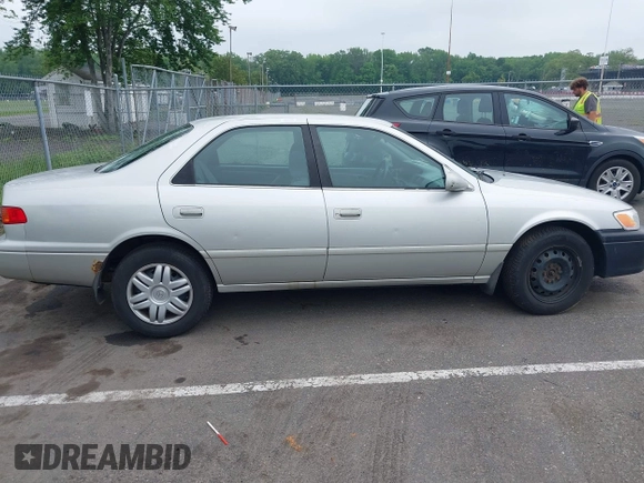 2001 Toyota Camry CE z VIN 4T1BG22K41U847401, wystawiony jako IAAI lot #42275762 z przebiegiem 202 936 mil mil oraz . Historia ofert i sprzedaży dostępna na DreamBid. Obrazek 13.