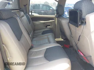 2002 Chevrolet Avalanche with VIN 3GNEK13T72G174634, listed as a IAAI auction lot 41953407 with 266,832 mi miles. Bid and sale history available at carsss.com. Image 8.