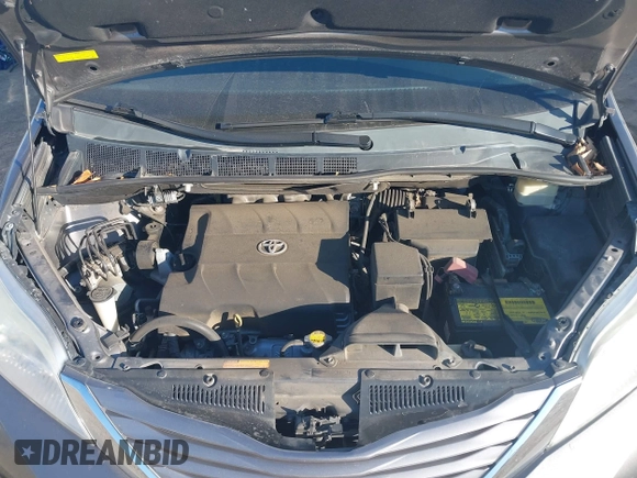 2016 Toyota Sienna XLE with VIN 5TDYK3DC6GS710062, listed as a IAAI auction lot 40953646 with 145,233 mi miles. Bid and sale history available at carsss.com. Image 10.
