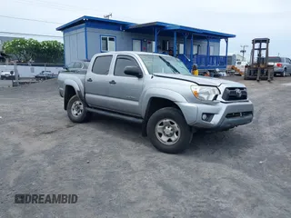 2014 Toyota Tacoma PreRunner z VIN 3TMJU4GN1EM165321, wystawiony jako IAAI lot #42074737 z przebiegiem 119 680 mil mil oraz . Historia ofert i sprzedaży dostępna na DreamBid. Obrazek 1.