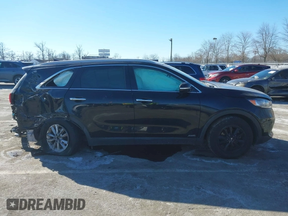 2019 Kia Sorento LX z VIN 5XYPGDA36KG520937, wystawiony jako IAAI lot #41420266 z przebiegiem 97 372 mil mil oraz . Historia ofert i sprzedaży dostępna na DreamBid. Obrazek 14.