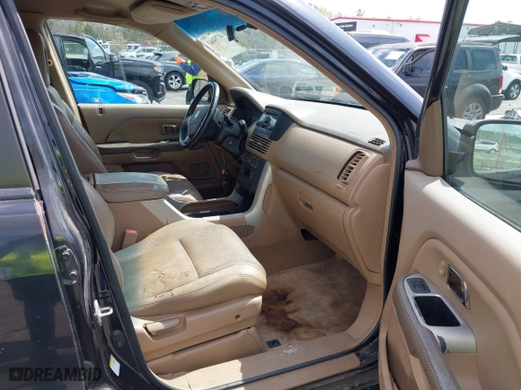 2004 Honda Pilot EX with VIN 5FNYF18514B001334, listed as a IAAI auction lot 41754663 with 208,514 mi miles. Bid and sale history available at carsss.com. Image 5.