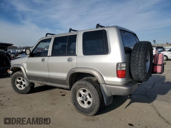 2001 Isuzu Trooper S with VIN JACDJ58X117J11550, listed as a Copart auction lot 46323185 with 236,762 mi miles and Salvage title. Bid and sale history available at DreamBid. Image 2.