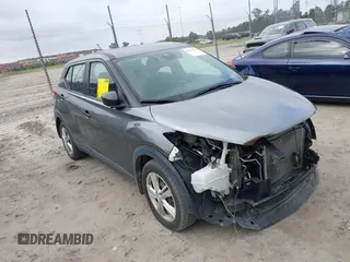 2020 Nissan Kicks S z VIN 3N1CP5BV9LL530914, wystawiony jako IAAI lot #41963479 z przebiegiem 93 062 mil mil oraz . Historia ofert i sprzedaży dostępna na DreamBid. Obrazek 1.