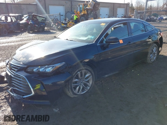 2019 Toyota Avalon XLE with VIN 4T1BZ1FB6KU013940, listed as a IAAI auction lot 42045140 with 67,368 mi miles. Bid and sale history available at carsss.com. Image 2.