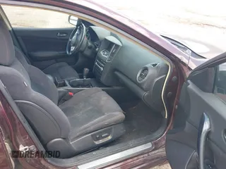 2014 Nissan Maxima SV z VIN 1N4AA5AP5EC474628, wystawiony jako IAAI lot #42374824 z przebiegiem 111 447 mil mil oraz . Historia ofert i sprzedaży dostępna na DreamBid. Obrazek 5.