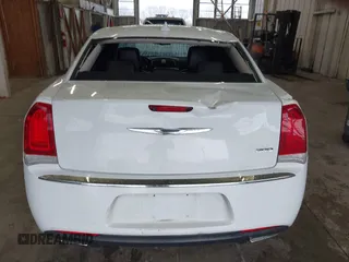 2016 Chrysler 300 Limited with VIN 2C3CCAAG5GH190555, listed as a IAAI auction lot 41837970 with 181,494 mi miles. Bid and sale history available at carsss.com. Image 16.