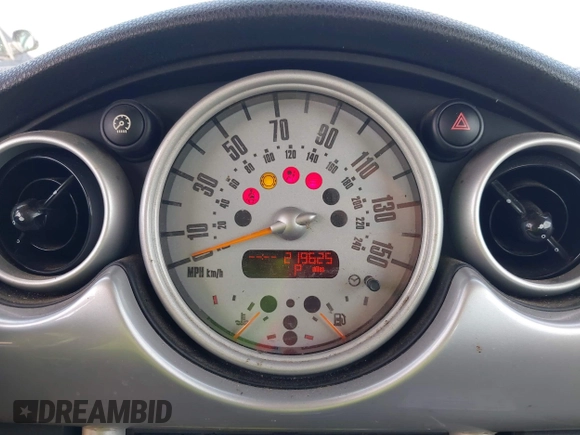 2006 MINI Hardtop с VIN WMWRC33536TJ74995, выставлен на аукционе IAAI как лот 42339671 с пробегом 219 625 миль миль и . История ставок и продаж доступна на DreamBid. Изображение 7.