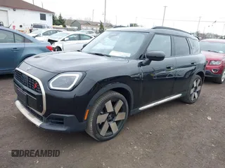2025 MINI Countryman S z VIN WMZ23GA06S7P27483, wystawiony jako IAAI lot #42043477 z przebiegiem 3 781 mil mil oraz . Historia ofert i sprzedaży dostępna na DreamBid. Obrazek 2.