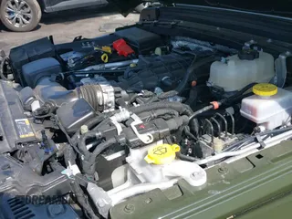 2024 Jeep Wrangler Sahara z VIN 1C4PJXEG1RW242431, wystawiony jako IAAI lot #42207065 z przebiegiem 21 019 mil mil oraz . Historia ofert i sprzedaży dostępna na DreamBid. Obrazek 20.