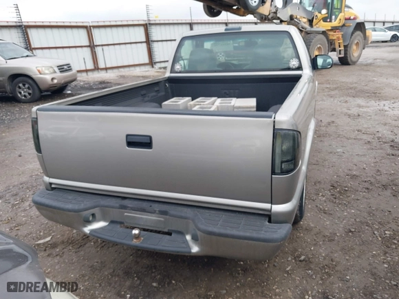 2000 Chevrolet S-10 LS with VIN 1GCCS14W2Y8168652, listed as a IAAI auction lot 41515733 with 263,672 mi miles. Bid and sale history available at carsss.com. Image 17.
