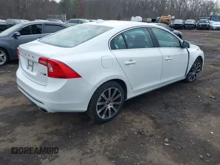 2017 Volvo S60 Inscription z VIN LYV402TK3HB196430, wystawiony jako IAAI lot #41301147 z przebiegiem 20 188 mil mil oraz . Historia ofert i sprzedaży dostępna na DreamBid. Obrazek 4.