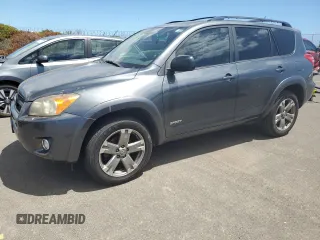 2011 Toyota RAV4 Sport z VIN JTMWK4DV3BD004928, wystawiony jako Copart lot #70667894 z przebiegiem 138 902 mil mil oraz Czysty tytuł • Clean title. Historia ofert i sprzedaży dostępna na DreamBid. Obrazek 1.