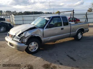 2002 GMC Sonoma SLS with VIN 1GTCS195X28182192, listed as a Copart auction lot 79810694 with 202,368 mi miles and Salvage Title. Bid and sale history available at carsss.com. Image 1.
