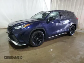 2024 Toyota Highlander LE z VIN 5TDKDRAH1RS537296, wystawiony jako Copart lot #57558595 z przebiegiem 34 682 mil mil oraz Czysty tytuł • Clean title. Historia ofert i sprzedaży dostępna na DreamBid. Obrazek 1.
