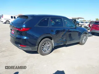2024 Mazda CX-90 Select z VIN JM3KKAHDXR1170154, wystawiony jako IAAI lot #40852871 z przebiegiem 4 498 mil mil oraz . Historia ofert i sprzedaży dostępna na DreamBid. Obrazek 6.