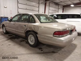1995 Ford Crown Victoria LX with VIN 2FALP74W0SX195270, listed as a IAAI auction lot 41840082 with 139,967 mi miles. Bid and sale history available at carsss.com. Image 3.